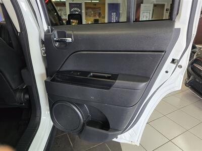 2017 Jeep Patriot High Altitude 4DR SUV   - Photo 14 - Hamilton, OH 45015