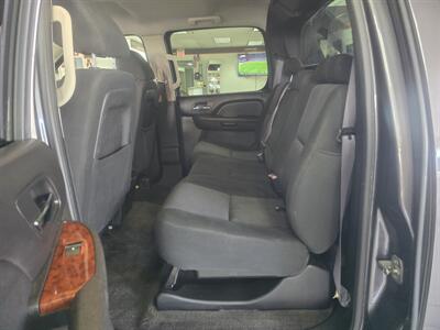 2011 Chevrolet Avalanche LS 4dr Crew Cab 4X4 - Photo 10 - Hamilton, OH 45015