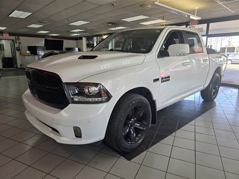 2017 RAM 1500 Night 4DR CREW CAB 4X4/V8   - Photo 1 - Hamilton, OH 45015
