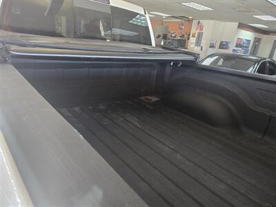 2017 RAM 1500 Night 4DR CREW CAB 4X4/V8   - Photo 29 - Hamilton, OH 45015