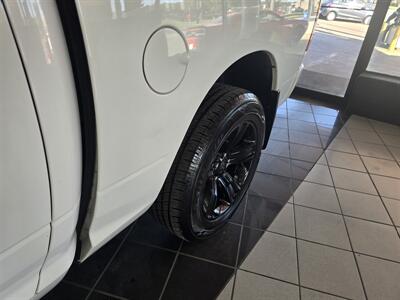 2017 RAM 1500 Night 4DR CREW CAB 4X4/V8   - Photo 33 - Hamilton, OH 45015