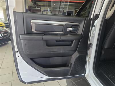 2017 RAM 1500 Night 4DR CREW CAB 4X4/V8   - Photo 8 - Hamilton, OH 45015