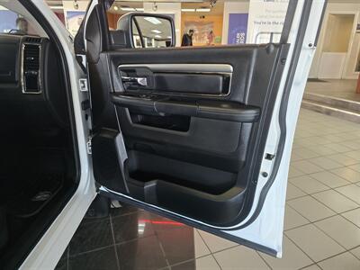2017 RAM 1500 Night 4DR CREW CAB 4X4/V8   - Photo 10 - Hamilton, OH 45015