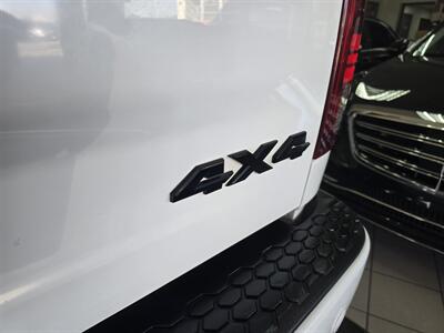 2017 RAM 1500 Night 4DR CREW CAB 4X4/V8   - Photo 31 - Hamilton, OH 45015