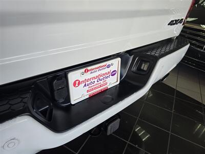2017 RAM 1500 Night 4DR CREW CAB 4X4/V8   - Photo 30 - Hamilton, OH 45015