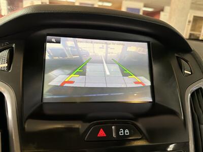 2013 Ford Focus Titanium 4DR HATCHBACK   - Photo 15 - Hamilton, OH 45015