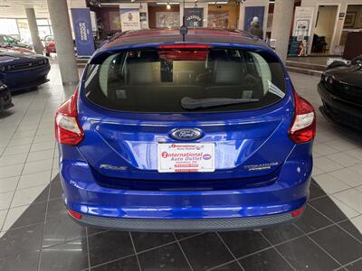 2013 Ford Focus Titanium 4DR HATCHBACK   - Photo 7 - Hamilton, OH 45015