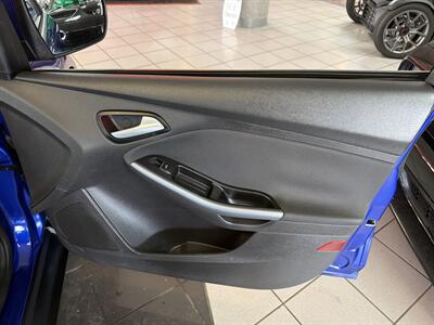 2013 Ford Focus Titanium 4DR HATCHBACK   - Photo 27 - Hamilton, OH 45015