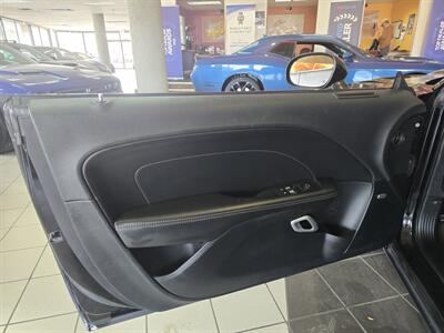 2017 Dodge Challenger R/T 2DR COUPE   - Photo 7 - Hamilton, OH 45015