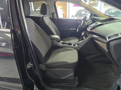 2014 Ford Escape SE 4DR SUV   - Photo 12 - Hamilton, OH 45015