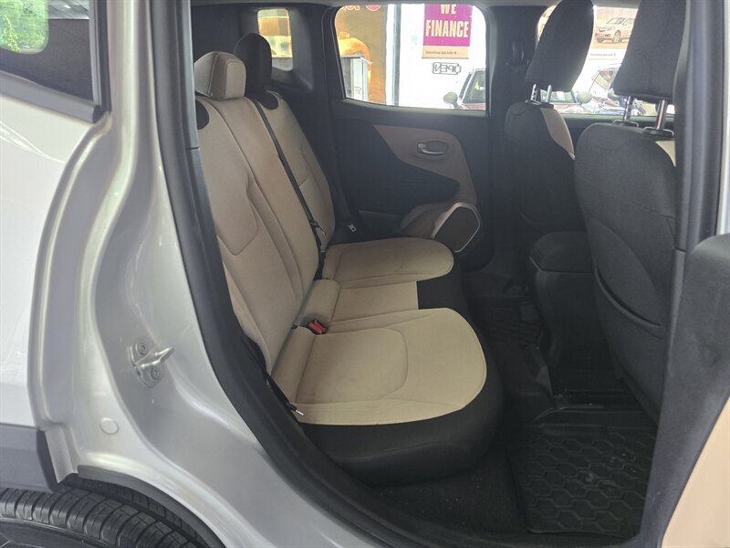 2015 Jeep Renegade Latitude 4DR SUV - Photo 16 - Hamilton, OH 45015