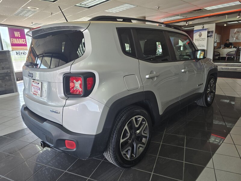 2015 Jeep Renegade Latitude 4DR SUV - Photo 4 - Hamilton, OH 45015