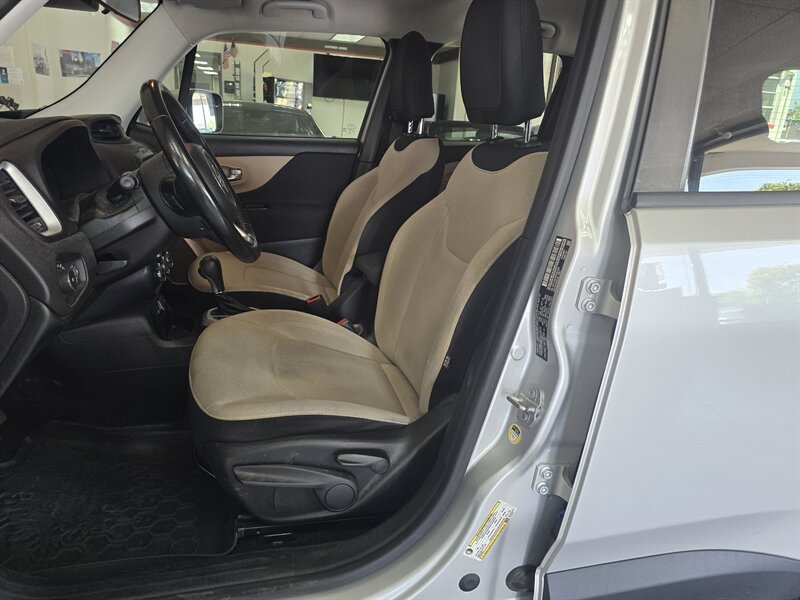 2015 Jeep Renegade Latitude 4DR SUV - Photo 9 - Hamilton, OH 45015