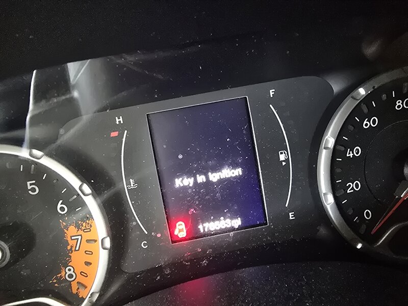 2015 Jeep Renegade Latitude 4DR SUV - Photo 25 - Hamilton, OH 45015