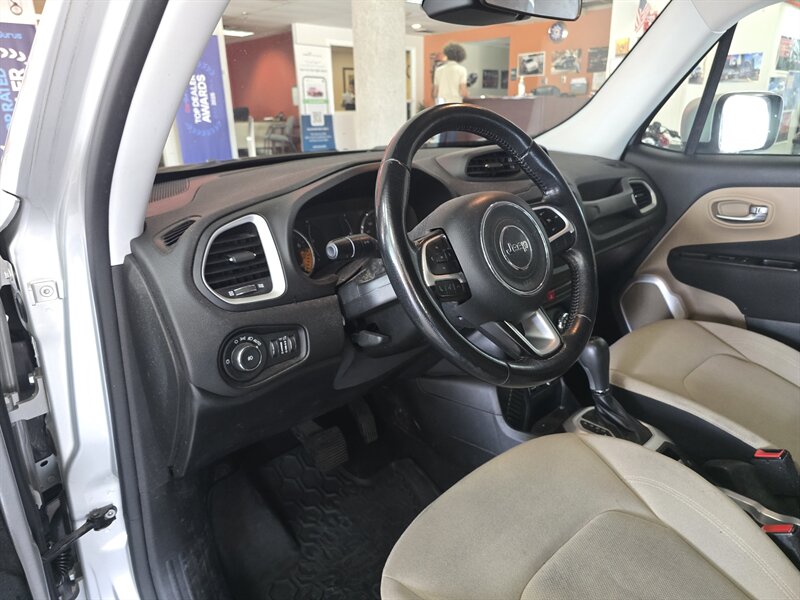 2015 Jeep Renegade Latitude 4DR SUV - Photo 8 - Hamilton, OH 45015