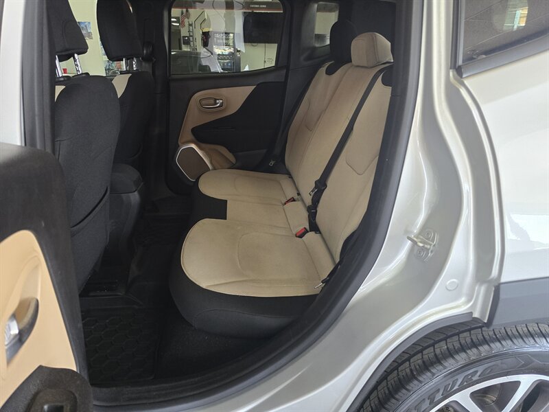 2015 Jeep Renegade Latitude 4DR SUV - Photo 11 - Hamilton, OH 45015