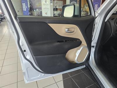 2015 Jeep Renegade Latitude 4DR SUV - Photo 7 - Hamilton, OH 45015