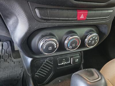 2015 Jeep Renegade Latitude 4DR SUV - Photo 19 - Hamilton, OH 45015