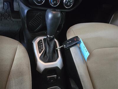 2015 Jeep Renegade Latitude 4DR SUV - Photo 18 - Hamilton, OH 45015