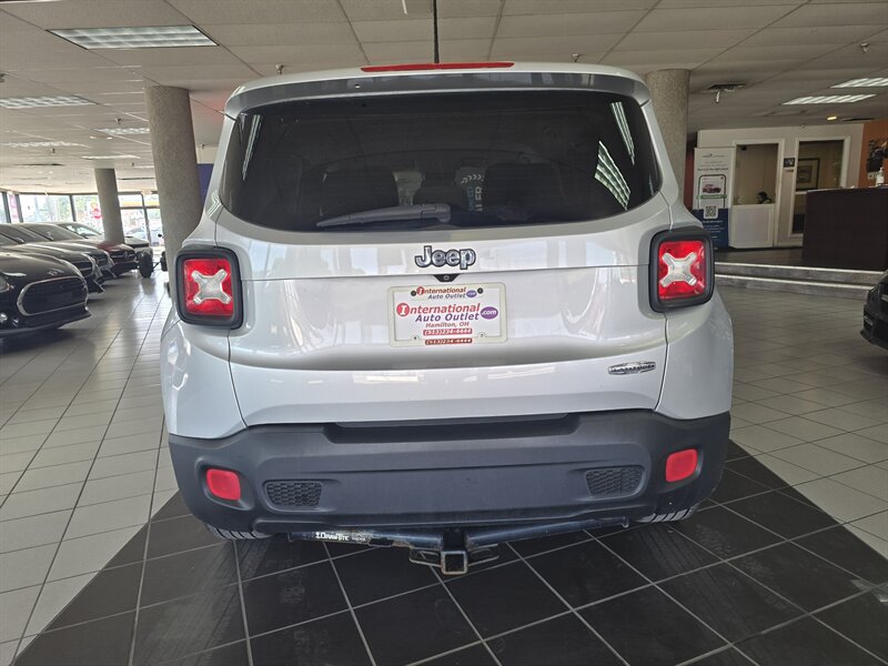 2015 Jeep Renegade Latitude 4DR SUV - Photo 5 - Hamilton, OH 45015
