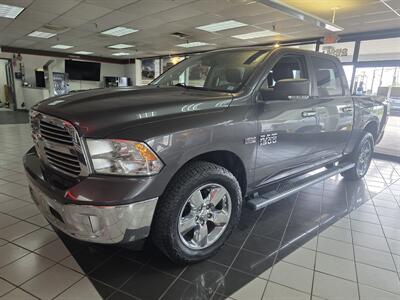 2016 RAM 1500 Big Horn/CREW CAB/HEMI/4X4   - Photo 2 - Hamilton, OH 45015