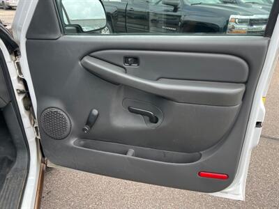 2006 Chevrolet Silverado 1500 Work Truck 2DR REGULAR CAB   - Photo 20 - Hamilton, OH 45015