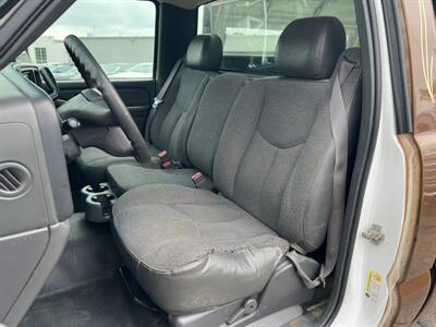 2006 Chevrolet Silverado 1500 Work Truck 2DR REGULAR CAB   - Photo 10 - Hamilton, OH 45015