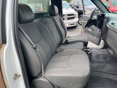 2006 Chevrolet Silverado 1500 Work Truck 2DR REGULAR CAB   - Photo 18 - Hamilton, OH 45015