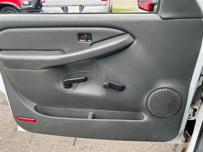 2006 Chevrolet Silverado 1500 Work Truck 2DR REGULAR CAB   - Photo 16 - Hamilton, OH 45015