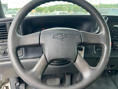 2006 Chevrolet Silverado 1500 Work Truck 2DR REGULAR CAB   - Photo 14 - Hamilton, OH 45015