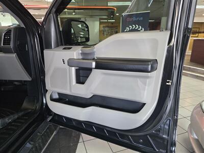 2015 Ford F-150 XLT SUPER CREW 4X4   - Photo 12 - Hamilton, OH 45015