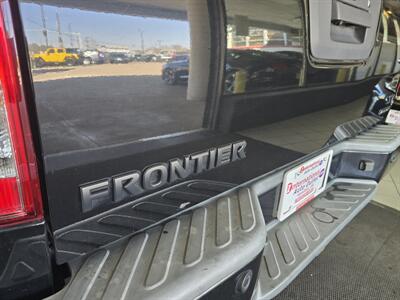 2020 Nissan Frontier SV CREW CAB   - Photo 26 - Hamilton, OH 45015