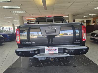 2020 Nissan Frontier SV CREW CAB   - Photo 5 - Hamilton, OH 45015