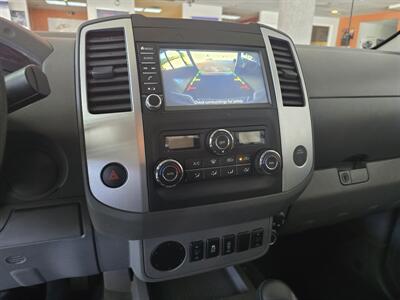 2020 Nissan Frontier SV CREW CAB   - Photo 18 - Hamilton, OH 45015