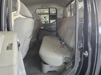 2020 Nissan Frontier SV CREW CAB   - Photo 10 - Hamilton, OH 45015