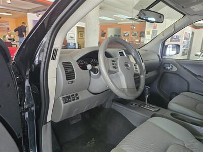 2020 Nissan Frontier SV CREW CAB   - Photo 8 - Hamilton, OH 45015