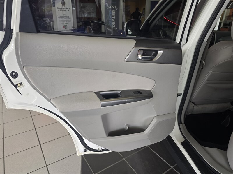 2012 Subaru Forester 2.5X Touring 4DR WAGON AWD - Photo 10 - Hamilton, OH 45015