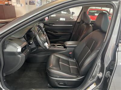 2024 Nissan Altima 2.5 SR   - Photo 9 - Hamilton, OH 45015