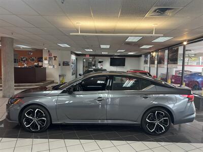 2024 Nissan Altima 2.5 SR   - Photo 2 - Hamilton, OH 45015