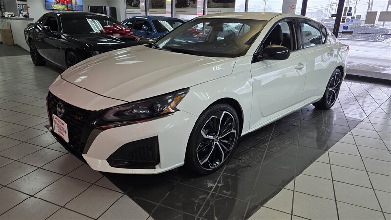 2024 Nissan Altima 2.5 SR 4DR SEDAN   - Photo 1 - Hamilton, OH 45015