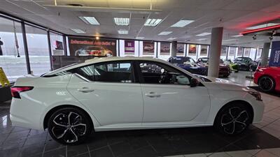 2024 Nissan Altima 2.5 SR 4DR SEDAN - Photo 5 - Hamilton, OH 45015