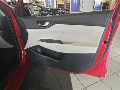 2021 Hyundai Accent SEL 4DR SEDAN   - Photo 12 - Hamilton, OH 45015