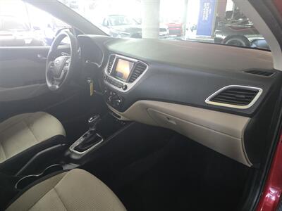 2021 Hyundai Accent SEL 4DR SEDAN   - Photo 13 - Hamilton, OH 45015
