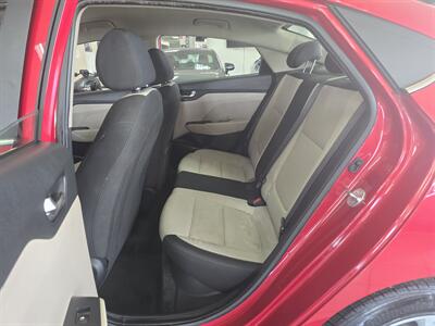 2021 Hyundai Accent SEL 4DR SEDAN   - Photo 11 - Hamilton, OH 45015