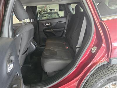 2019 Jeep Cherokee Latitude 4DR SUV   - Photo 12 - Hamilton, OH 45015