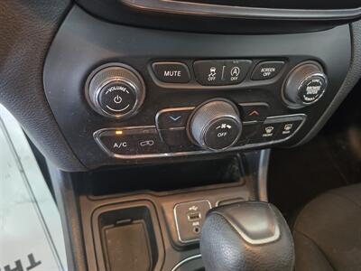 2019 Jeep Cherokee Latitude 4DR SUV   - Photo 27 - Hamilton, OH 45015