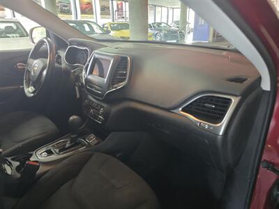 2019 Jeep Cherokee Latitude 4DR SUV   - Photo 14 - Hamilton, OH 45015
