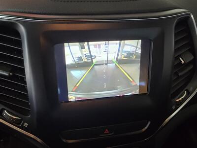 2019 Jeep Cherokee Latitude 4DR SUV   - Photo 24 - Hamilton, OH 45015