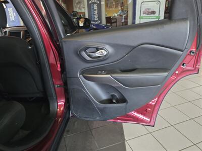 2019 Jeep Cherokee Latitude 4DR SUV   - Photo 16 - Hamilton, OH 45015