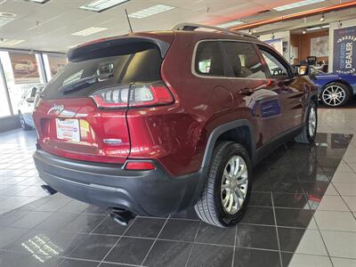 2019 Jeep Cherokee Latitude 4DR SUV   - Photo 4 - Hamilton, OH 45015